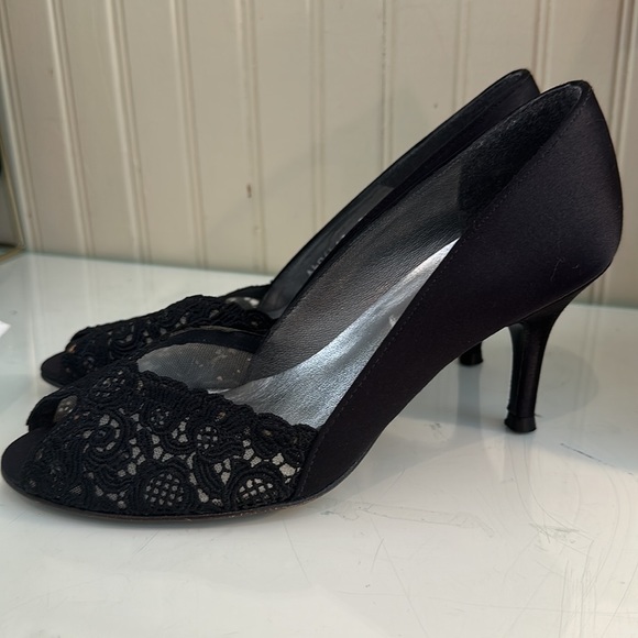 Stuart Weitzman lace pumps - Picture 3 of 4